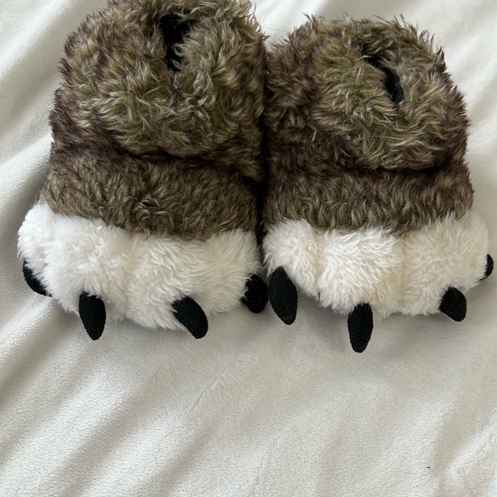 5-8 xs lazy one slippers